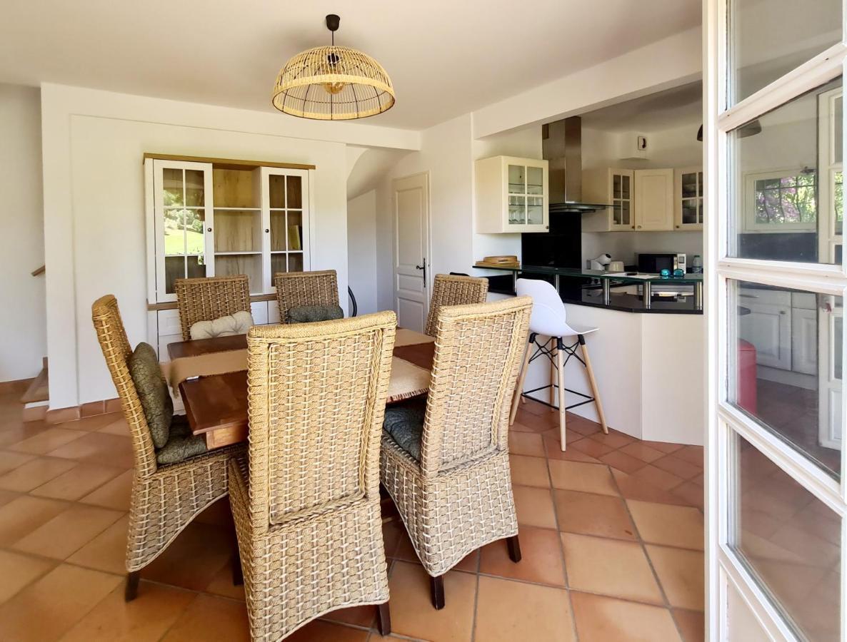 Superbe Villa-Domaine Avec Golf Piscine Et Tennis Saint-Cyr-sur-Mer Esterno foto