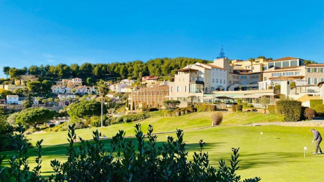 Superbe Villa-Domaine Avec Golf Piscine Et Tennis Saint-Cyr-sur-Mer Esterno foto
